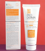کرم ضد آفتاب بی رنگ پرودرما با SPF50 مناسب پوست چرب و جوش دار حجم 40 میل