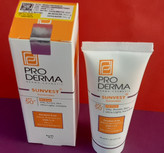 کرم ضد آفتاب بی رنگ پرودرما با SPF50 مناسب پوست چرب و جوش دار حجم 40 میل